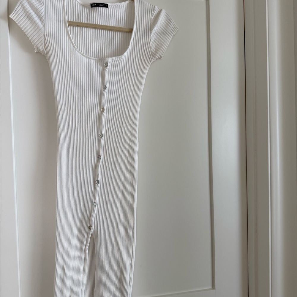 White Ribbed Button-Down Dress & five more items in stylish bundle!